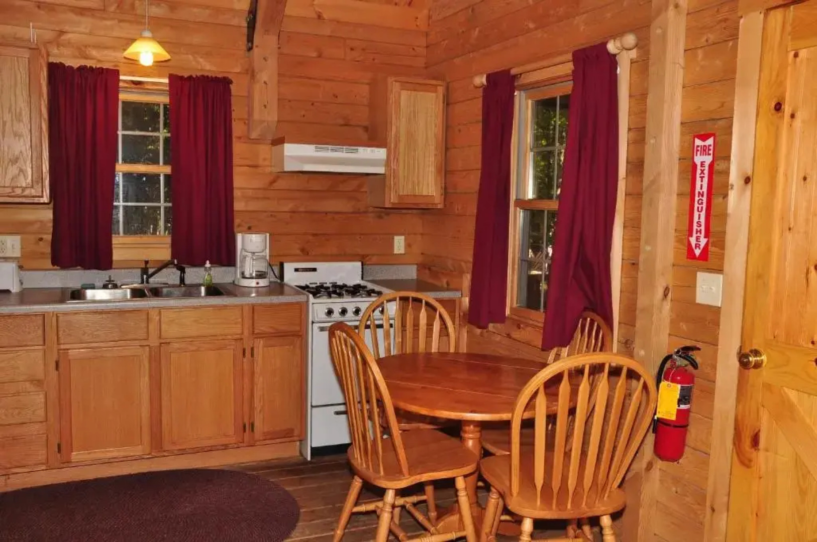 Tranquil Timbers Deluxe Cabin 6