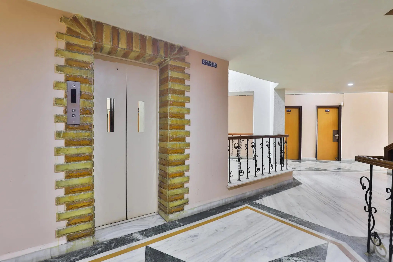 OYO 19952 Hotel Woodlands