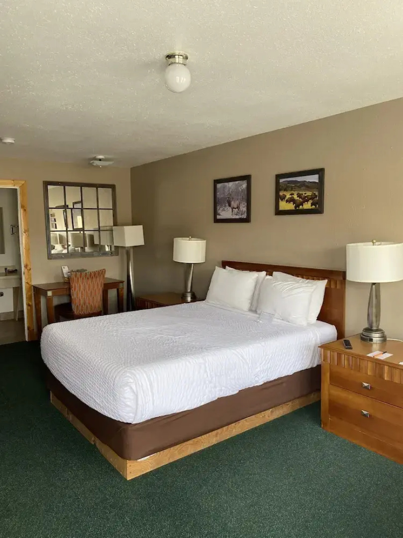 Whispering Sands Motel