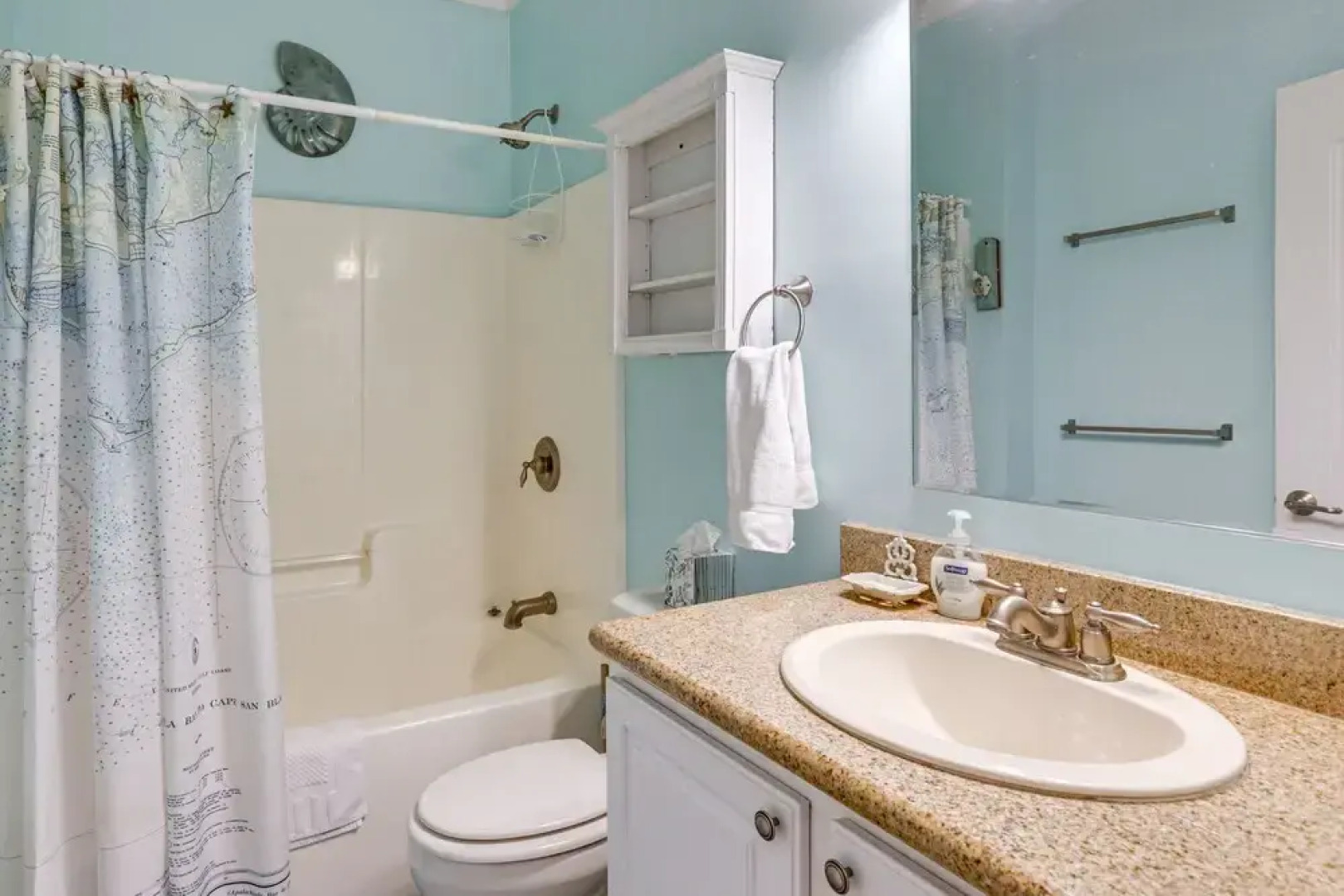 Lovely Carrabelle Home w/ Lake Views & Pool Access