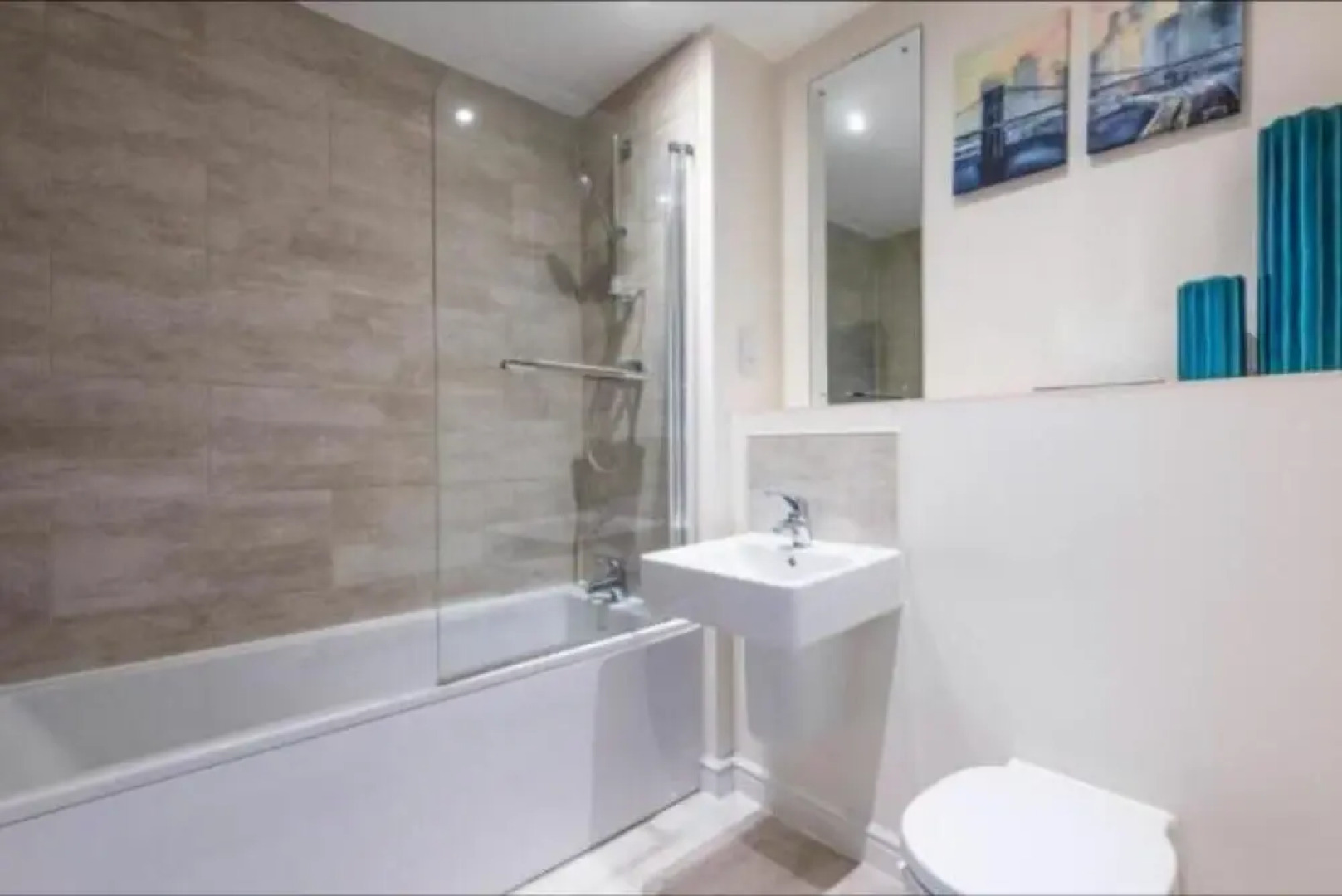 Lovely 1-bed Apartment in Addlestone