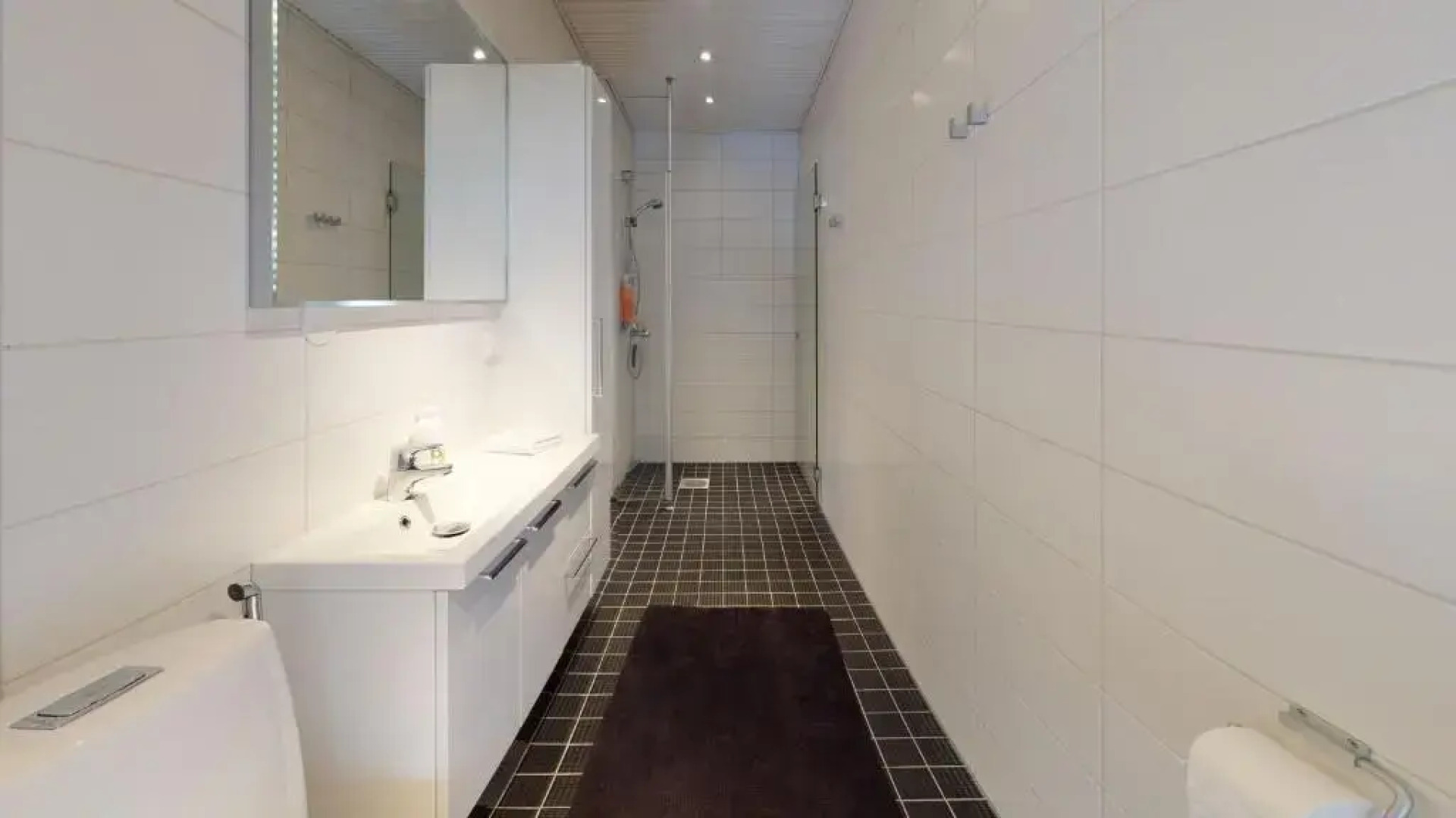 Sandy Kelt, Irish House Apartments