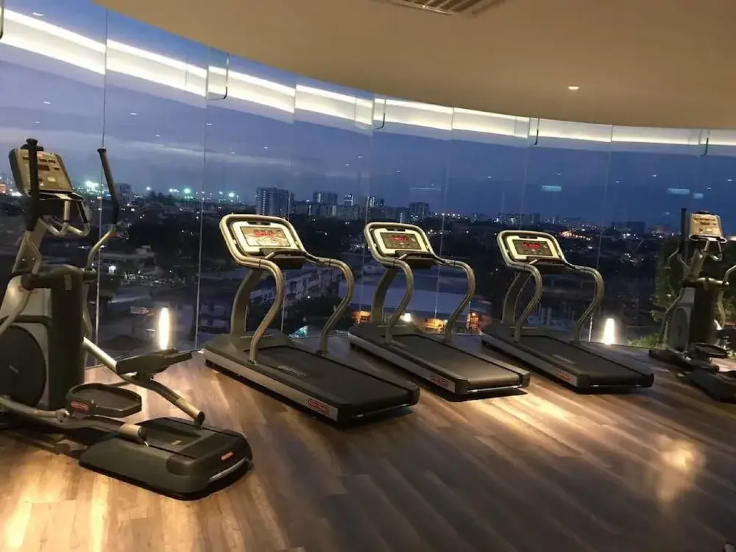 Woodsbury Suites 7722 Butterworth