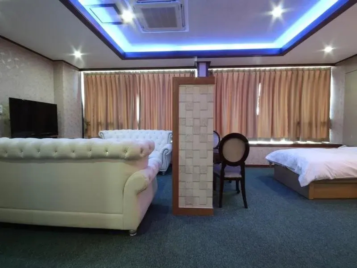 Tongyeong Tourist Hotel