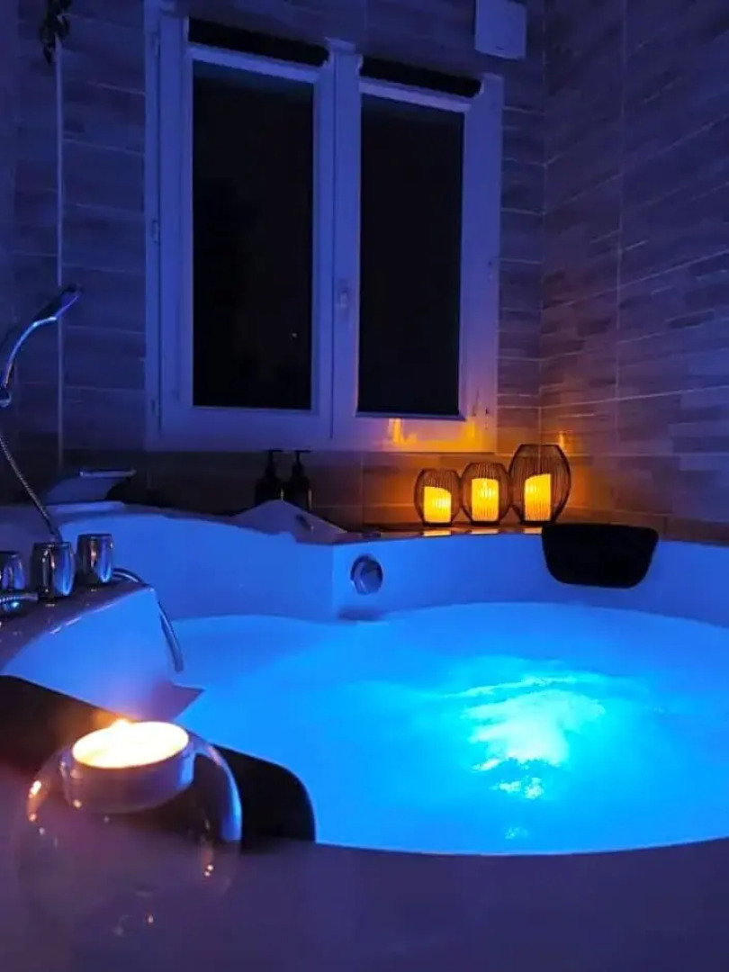 A l'Orée des pins - Gite indépendant avec baignoire balnéo et Home Cinéma en sup - Voir info de l'hôte