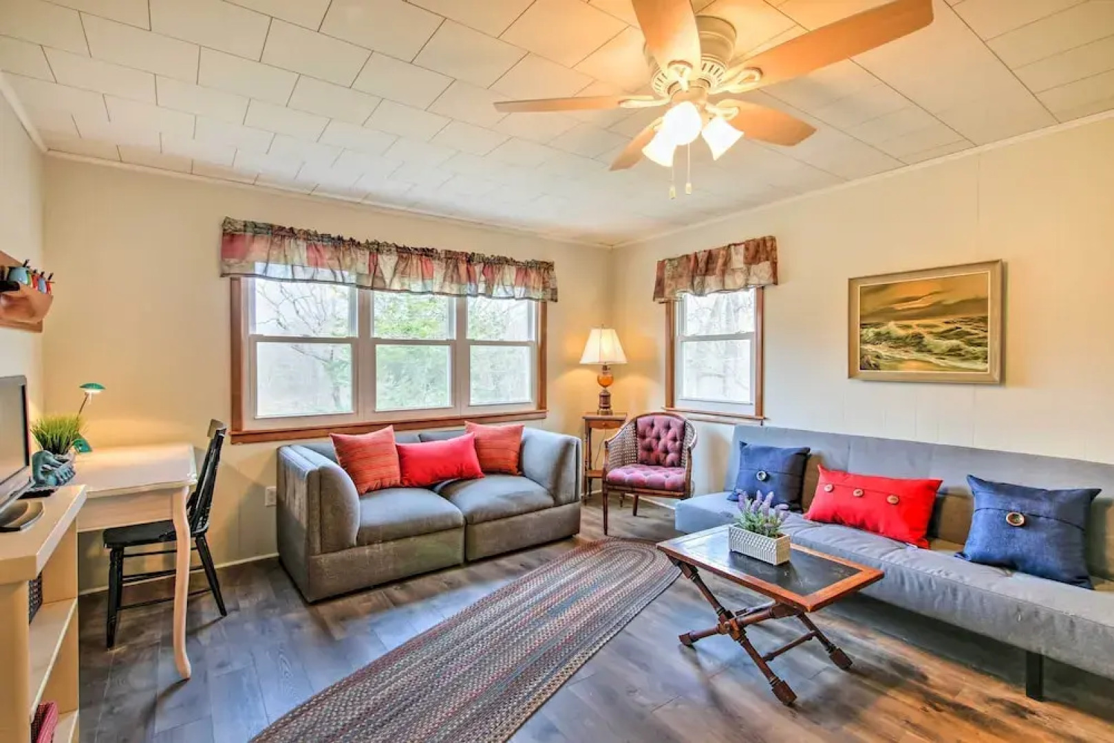 Pet-friendly Branford Apt - 10 Min Walk to Beach!