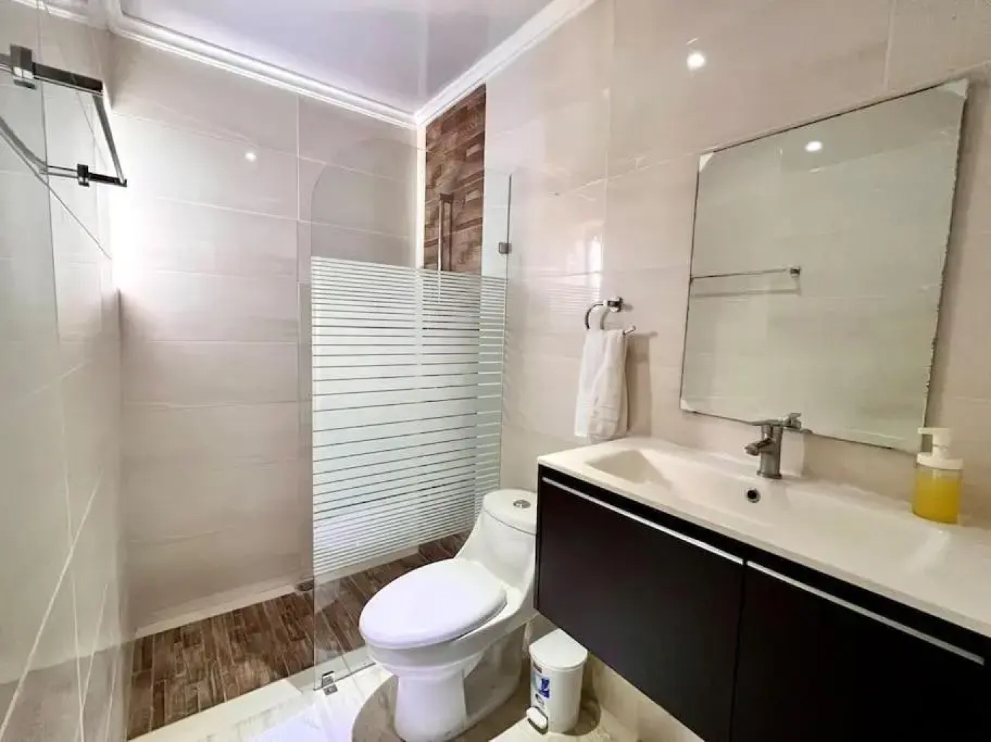 Amazing apartment in thecity 30mins from the beach