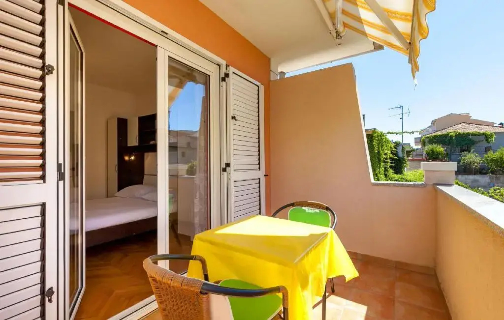 Apartments and Rooms Dobrila