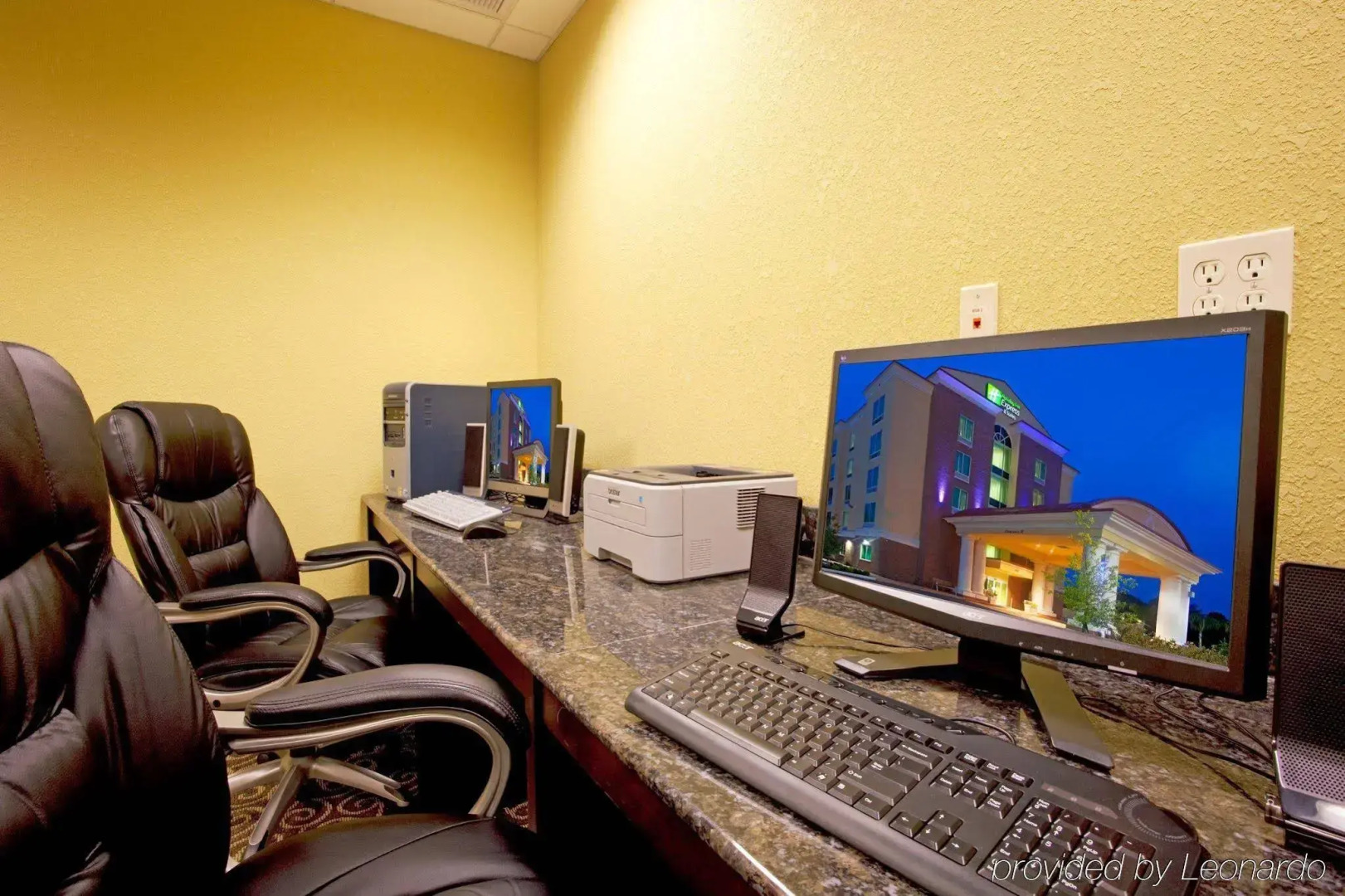 Holiday Inn Express & Suites Chaffee-Jacksonville West by IHG