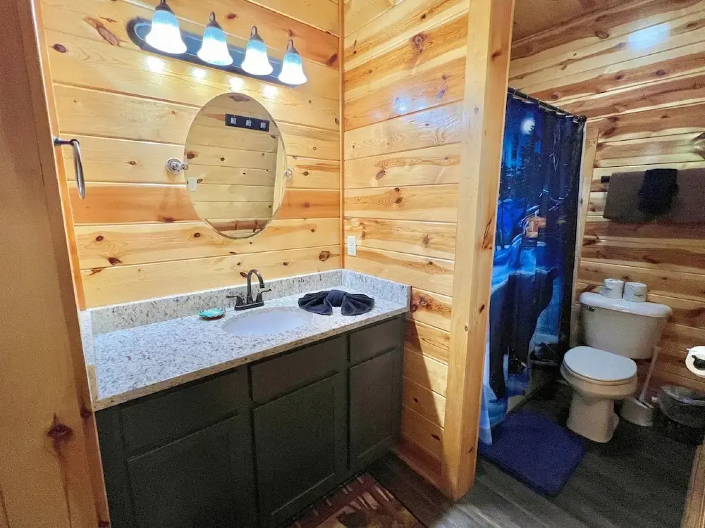 South Side Serenity 2 Bedroom Cabin by RedAwning