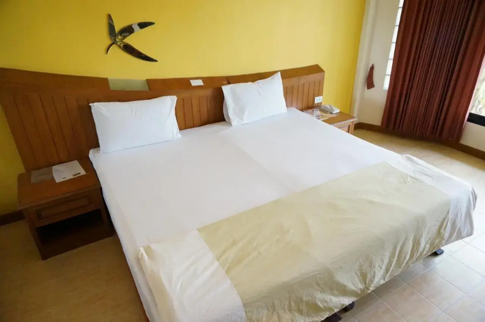 The Country Lake View Hotel