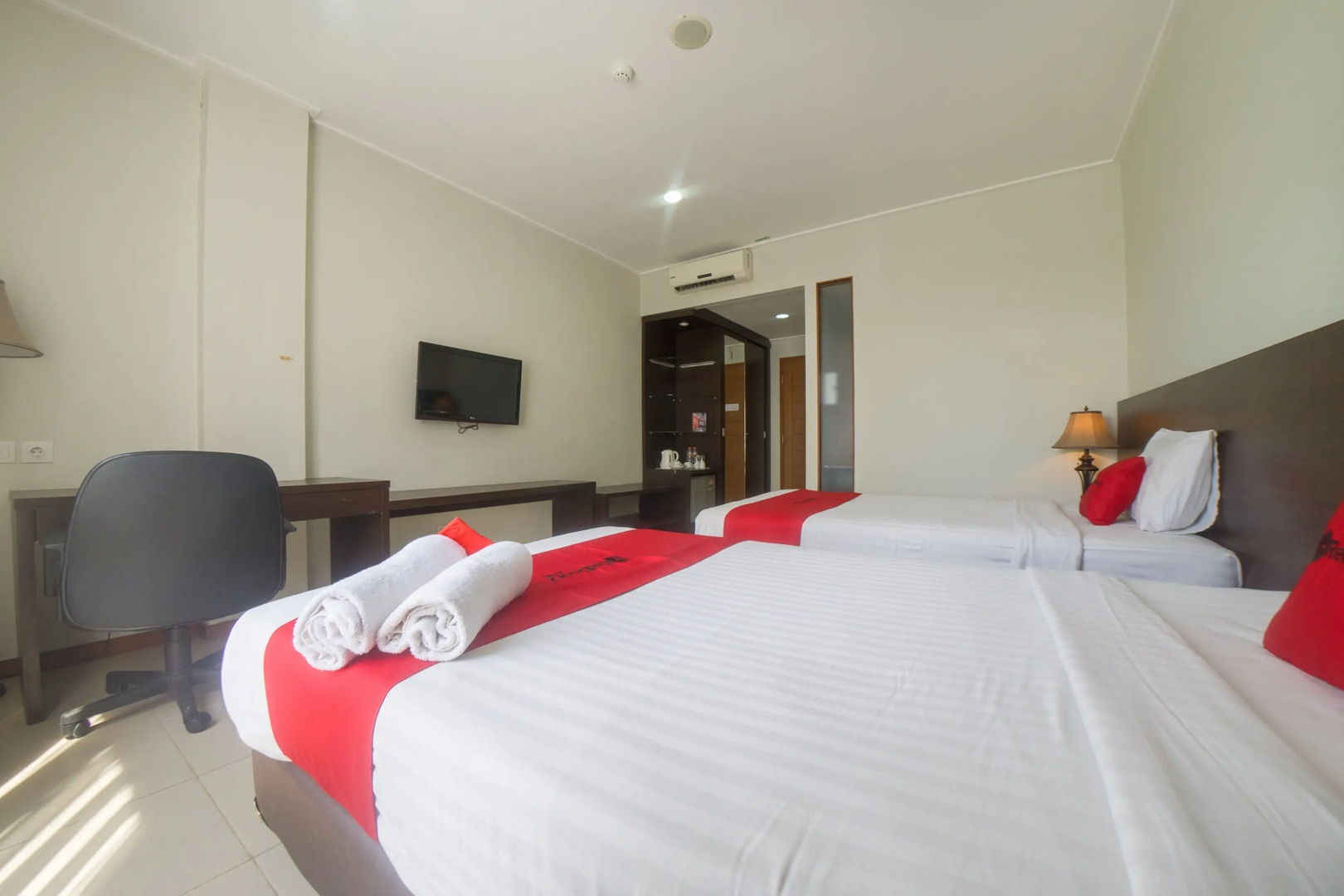 RedDoorz Premium @ Raya Bojonegoro