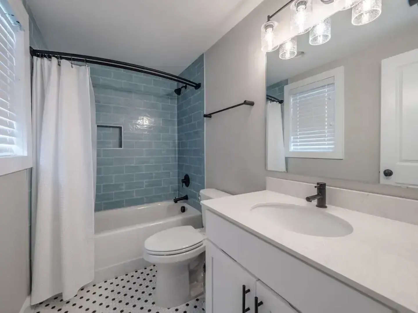 The Beach House Motel & Suites