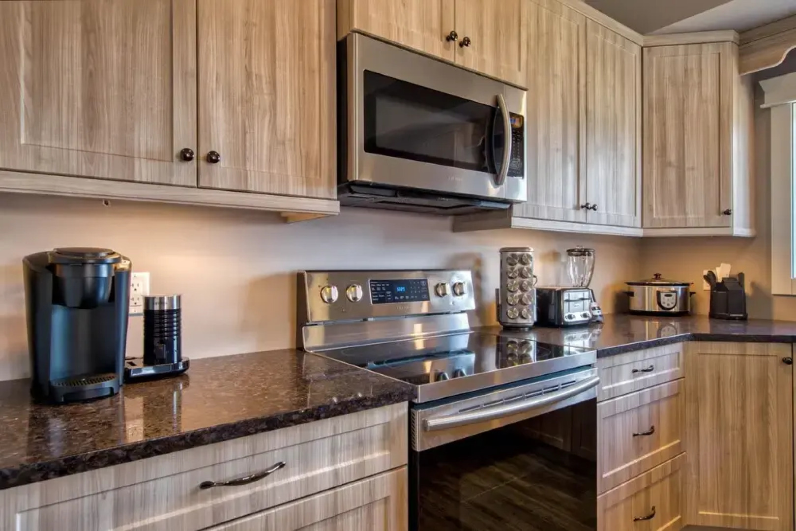 Semi-lakefront Luxury Blind Bay - Spring Specials! 2 Bedroom Cottage by RedAwning