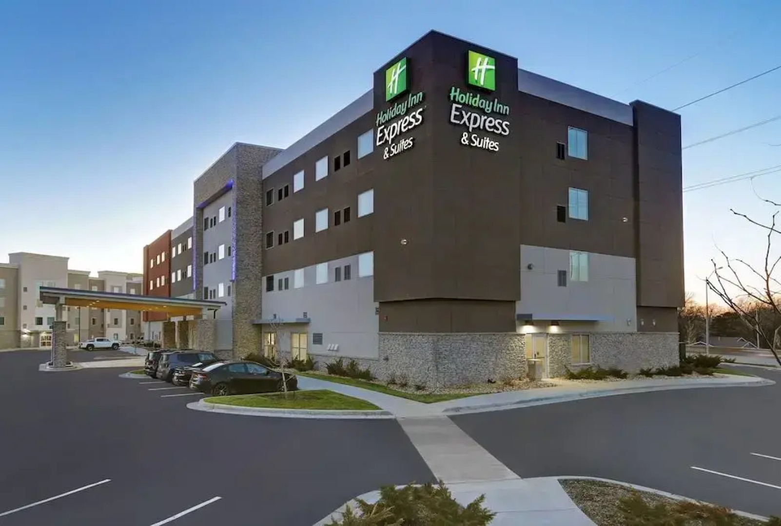 Holiday Inn Express & Suites Lenexa Overland Park Area