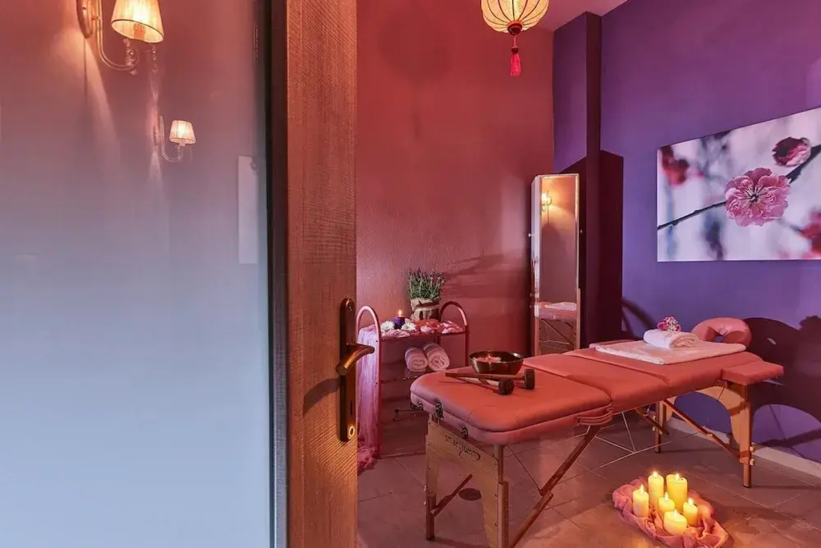 Stylish Pool Side Apartment With Stunning sea View