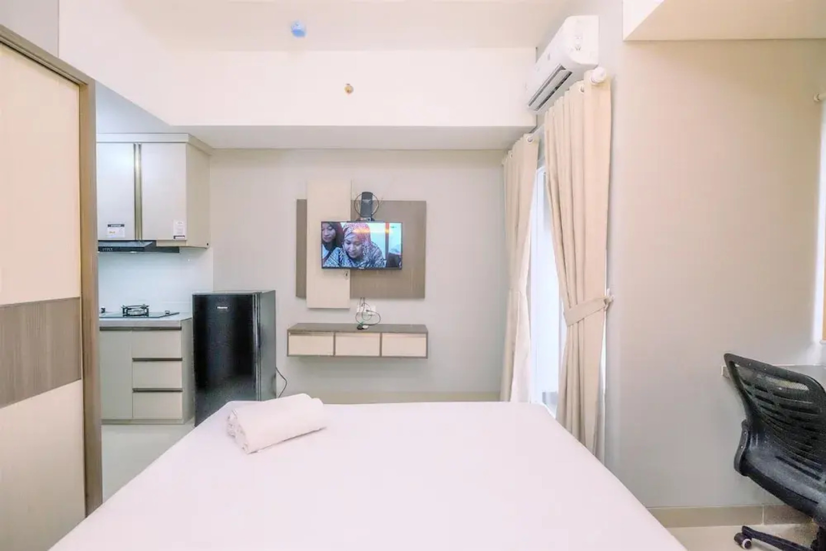 Modern Look Studio Lrt City Sentul - Royal Sentul Park Apartment