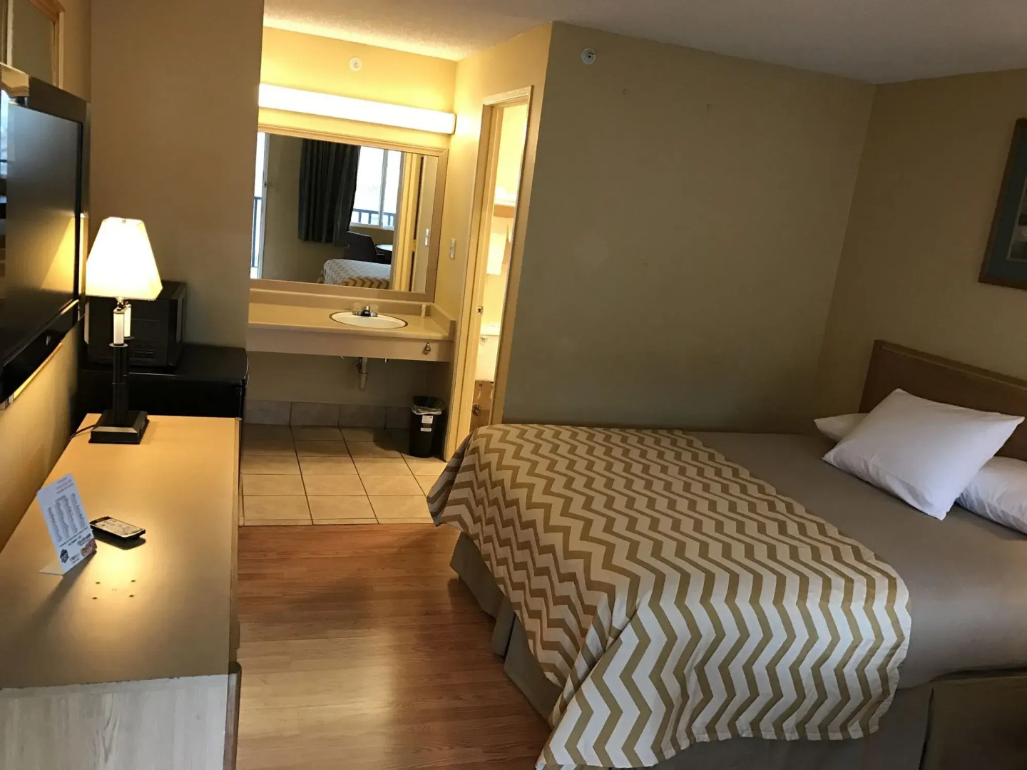 Travelodge by Wyndham Tacoma Near McChord AFB