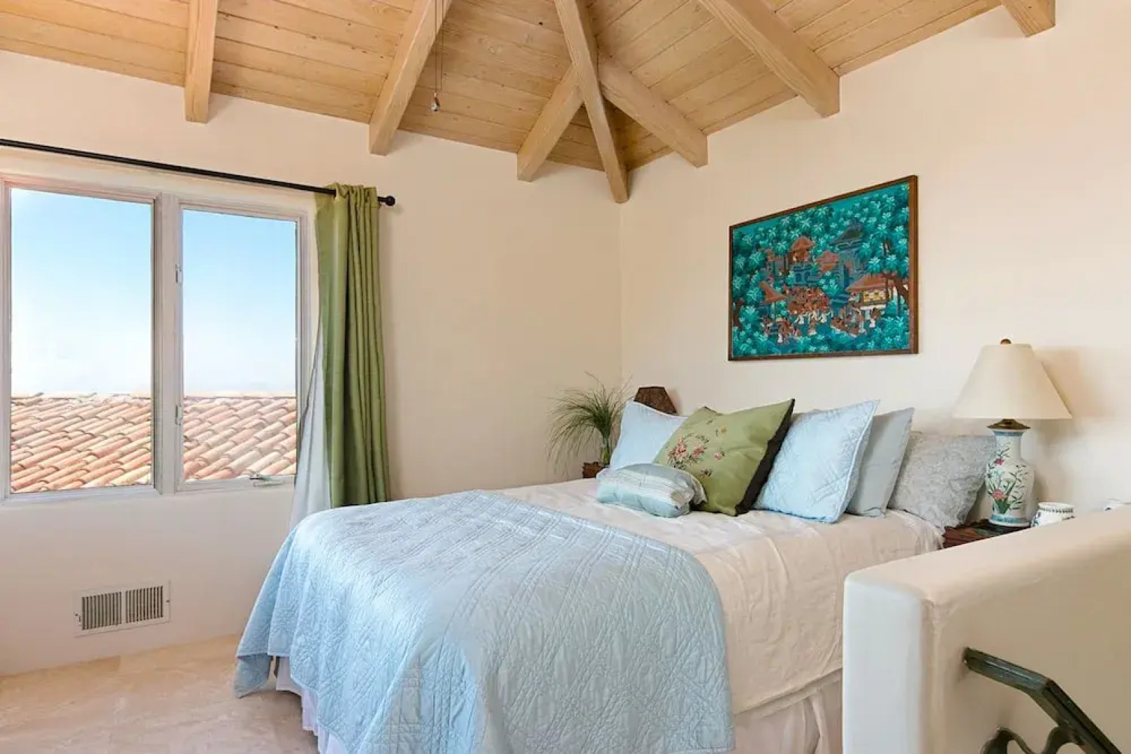 Lush Mountain Drive Home 3 Bedrooms 2.5 Bathrooms Home