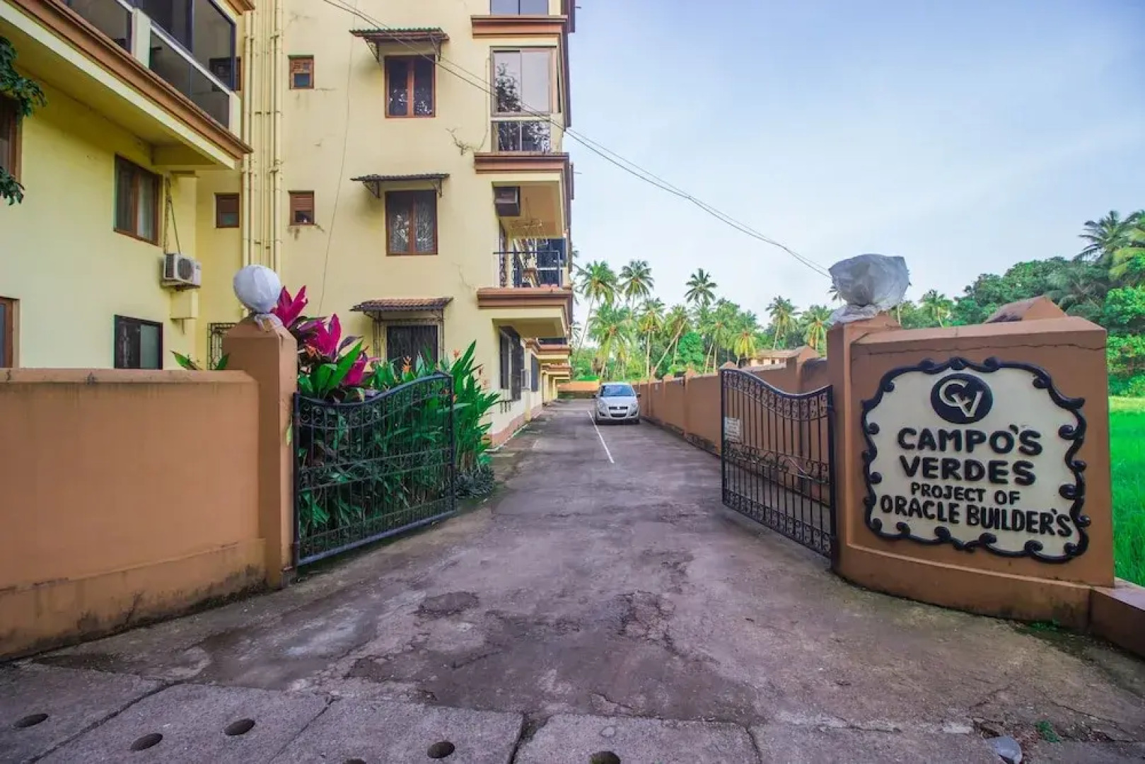 Oyo 18705 Home Elegant 2 Bhk Parra