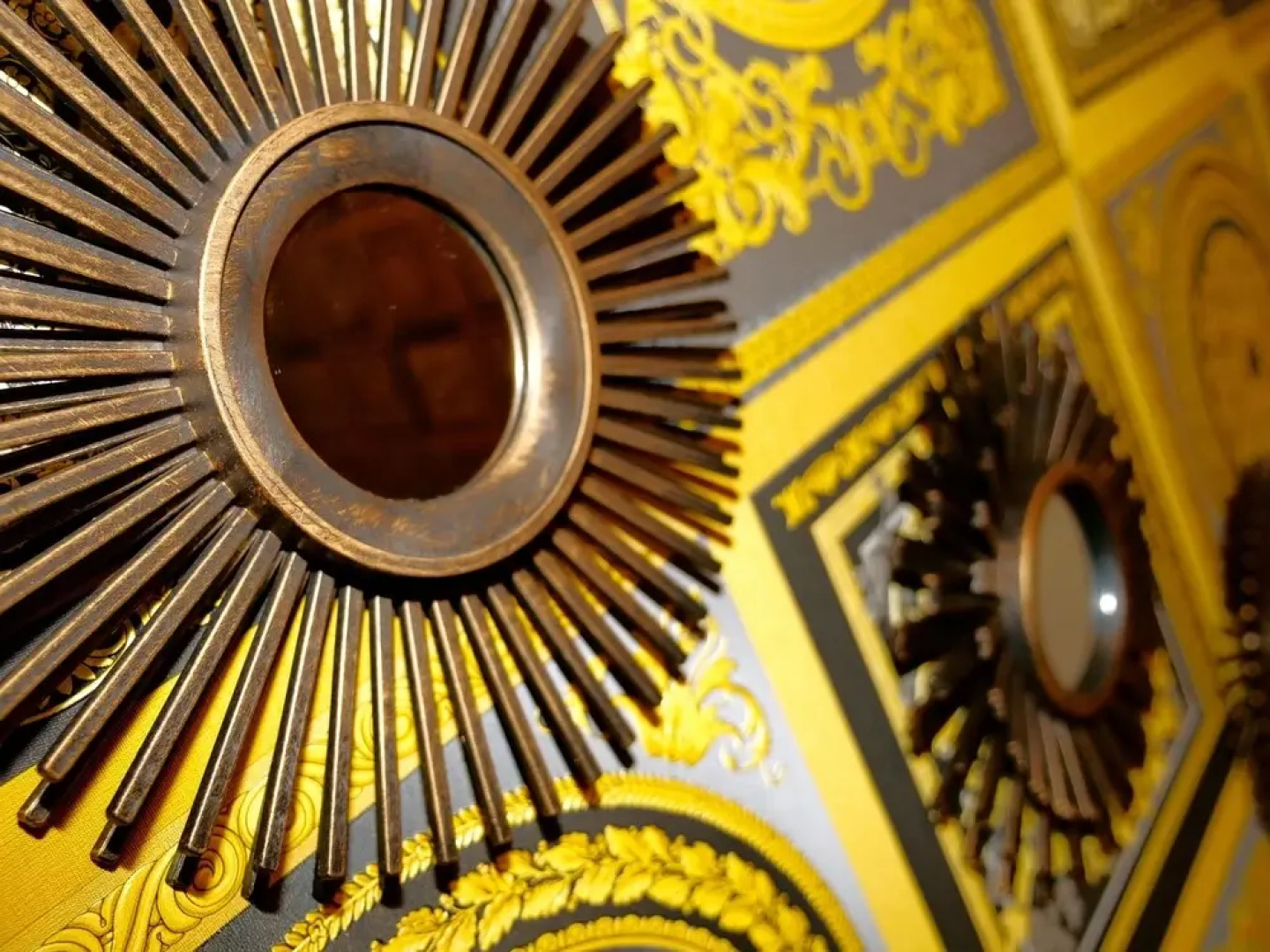 Sexy Luxurious Versace Apartment Near Sheffield