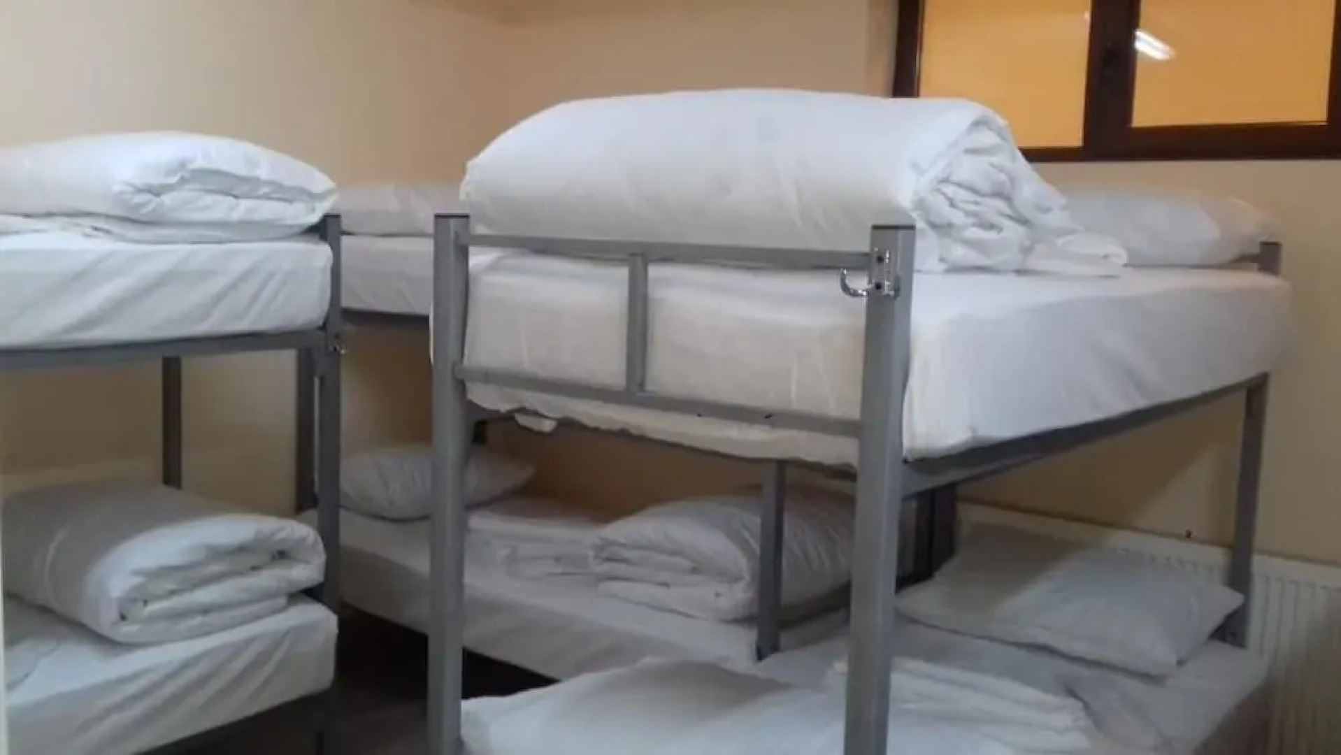 Karyola Otel - Caters to Men