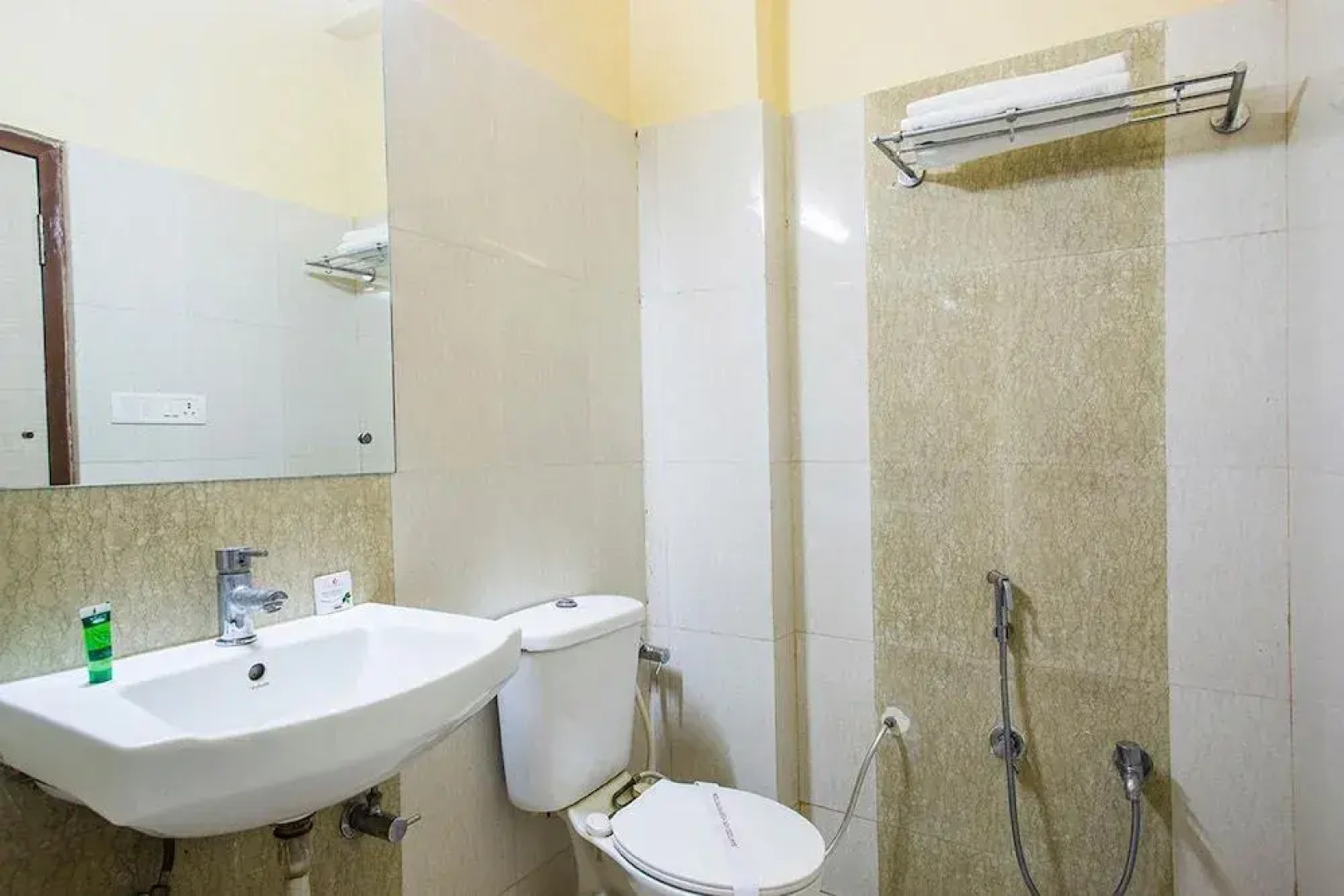 Deep Hotel & Restaurant