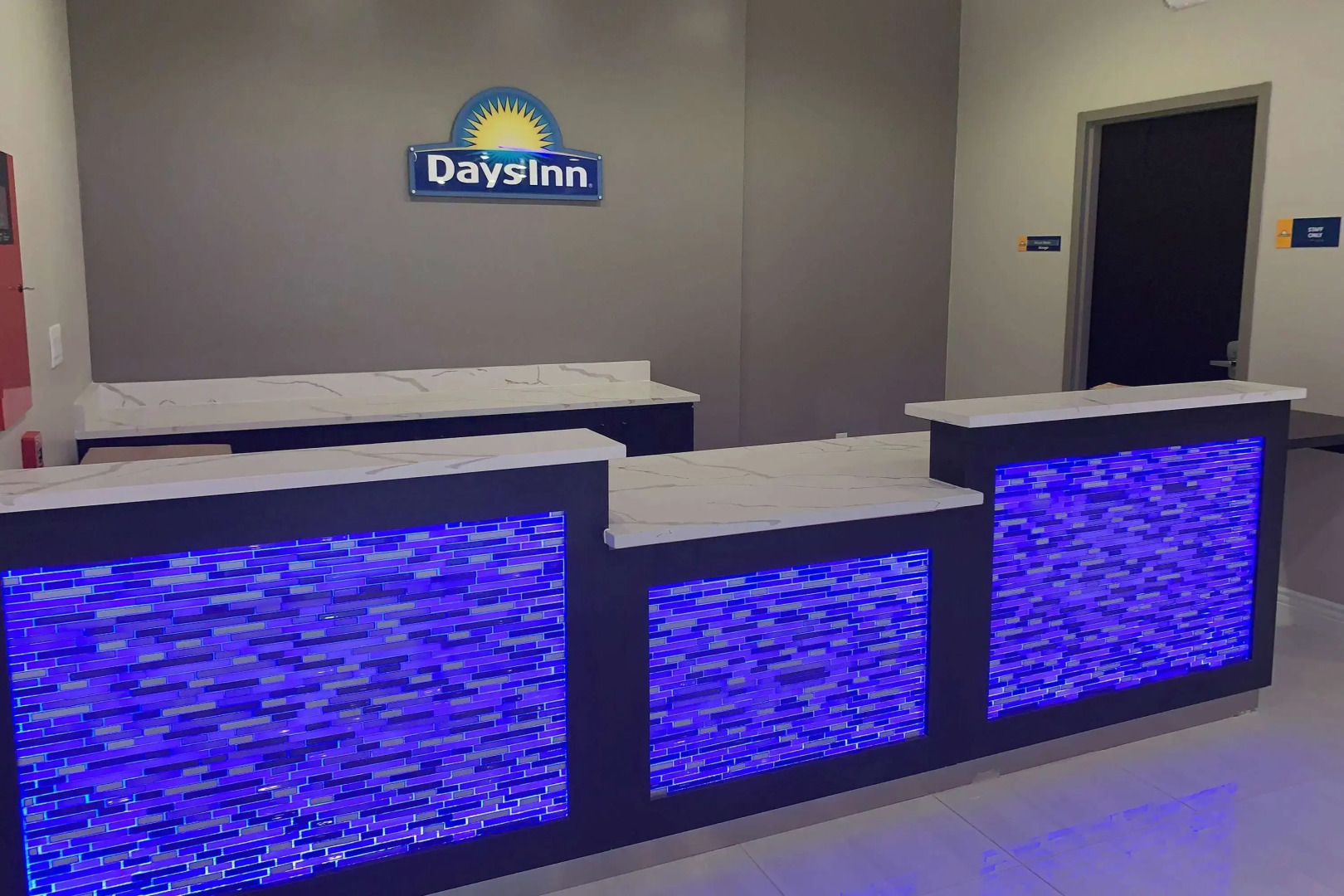 Days Inn & Suites by Wyndham Greater Tomball