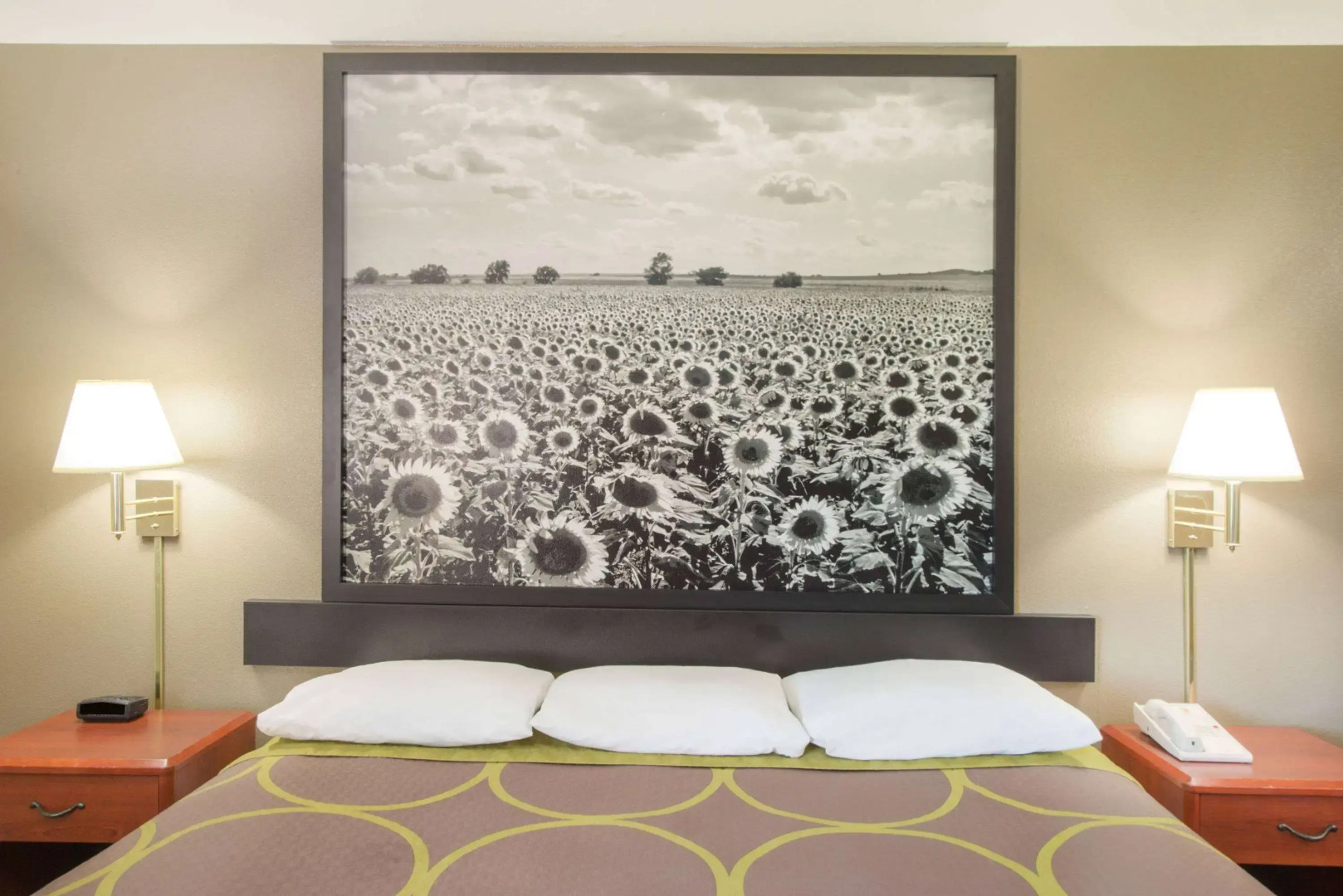 Super 8 by Wyndham Iola KS