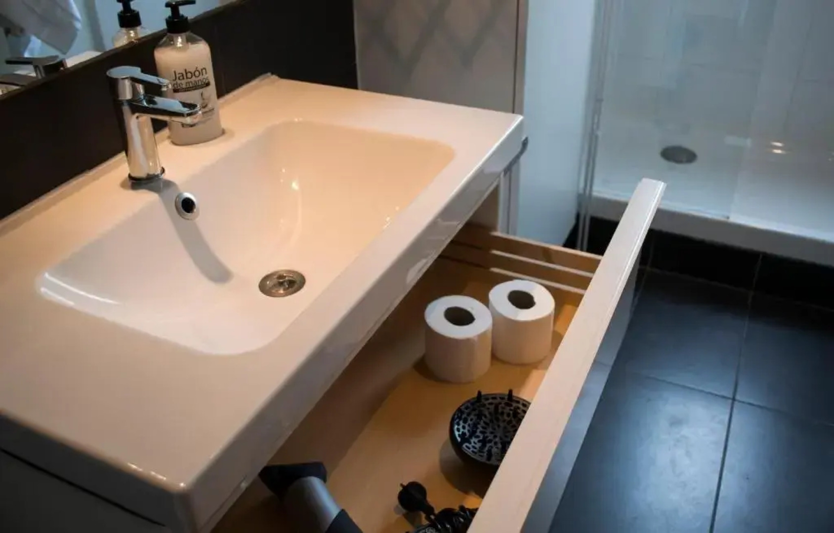 Happy People Ramblas Harbour