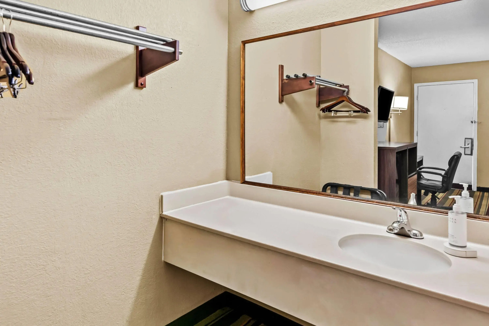 Super 8 by Wyndham Columbia SC / Ft. Jackson