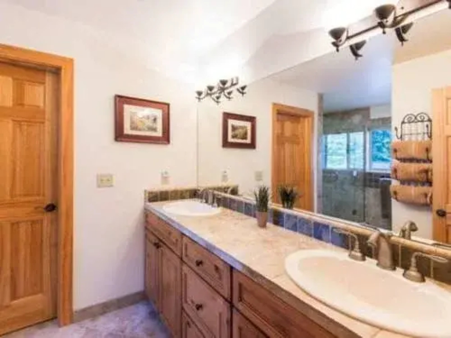 Cottonwood Place Vacation Home by RedAwning