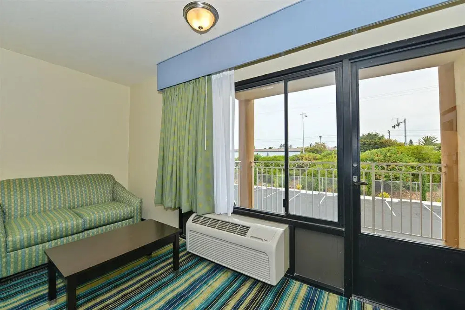 Super 8 By Wyndham Vallejo/Napa Valley