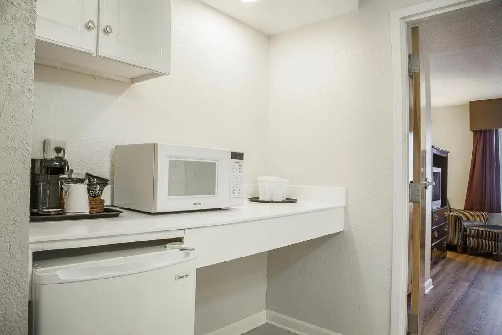 Atlantic Beach Hotel and Suites Newport