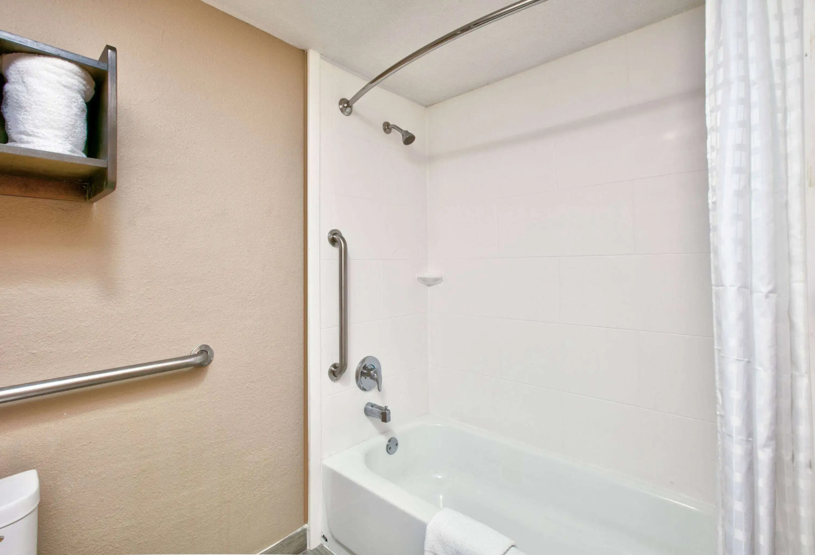 Super 8 by Wyndham Victoria / South / Hwy 59