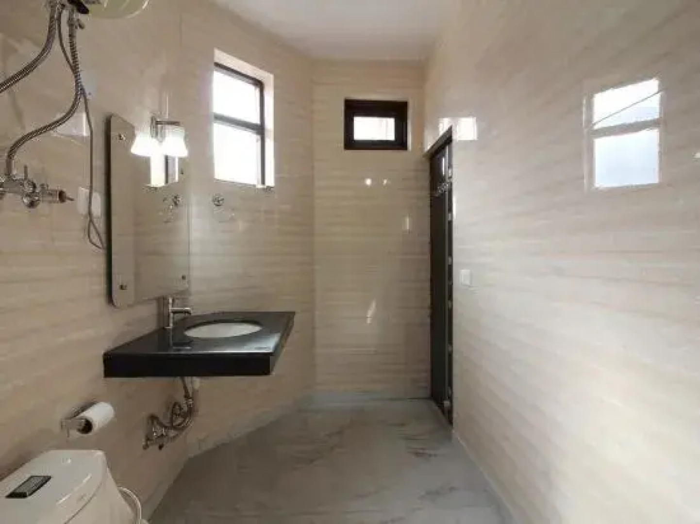 Red Inn by OYO Rooms