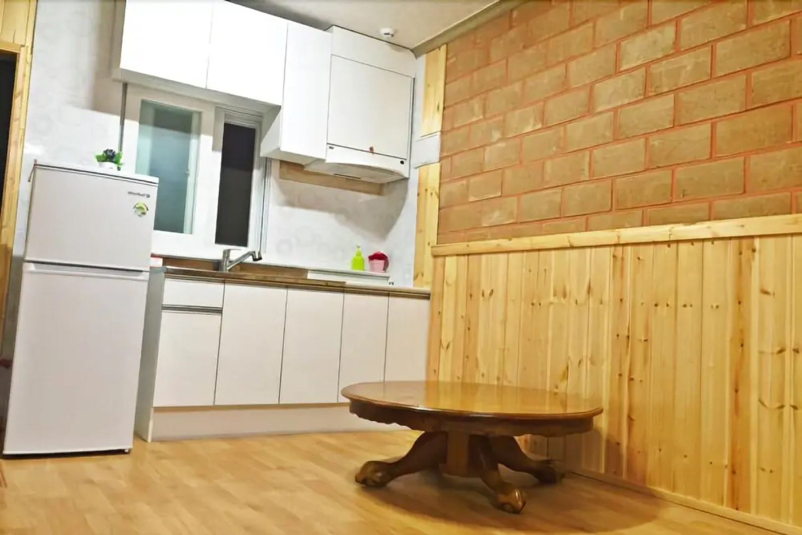 Hwacheon Mountain Water Smell the Smell of Ocher Pension