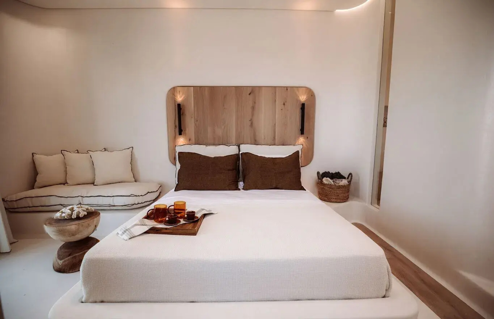 White Pebble Suites