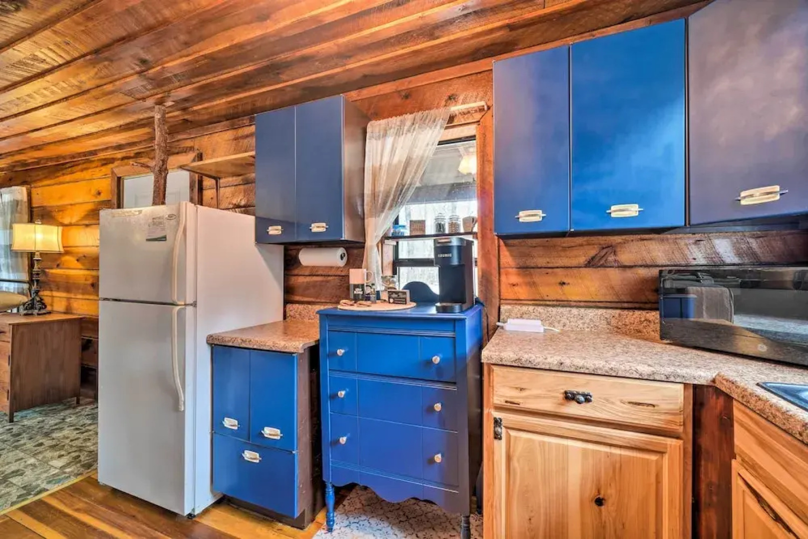 Cozy Tennessee Cabin Rental - 1 Mi to Lake