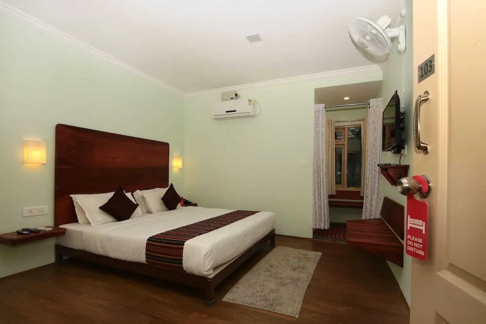 OYO 9348 Hotel Lonely Stay