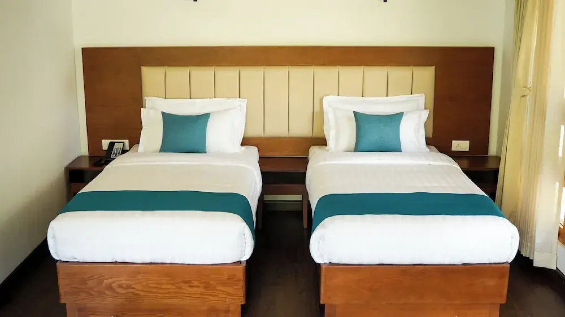 The 33rd Executive Suites