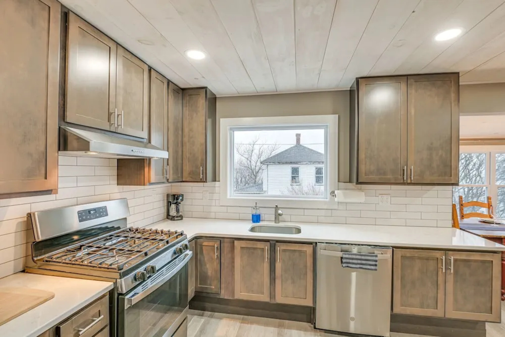 Cozy Maine Getaway: Covered Deck, Walk to Beach!