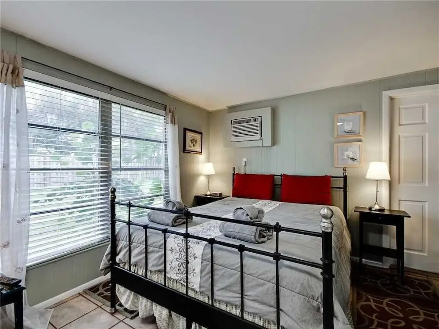 Venice Harbor 606 - Two Bedroom Home