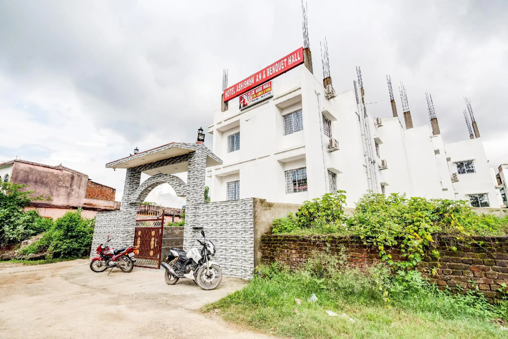 SPOT ON 49664 Hotel Ashish Kiran