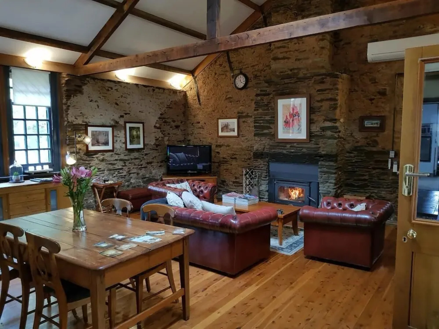 Redwood Studio - Adults Only