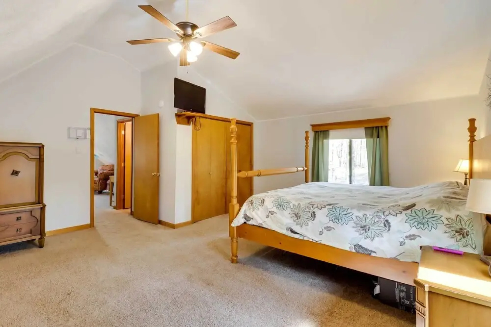 Spacious Pocono Lake House Near Skiing & Swimming!