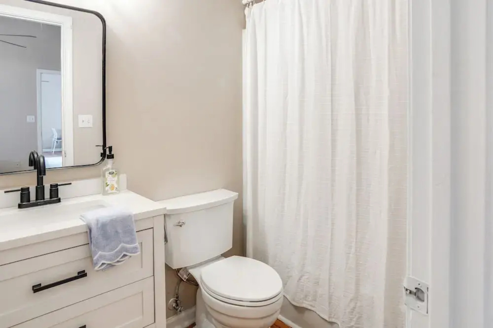 1 Mi to Ole Miss: Pet-friendly Retreat w/ Yard