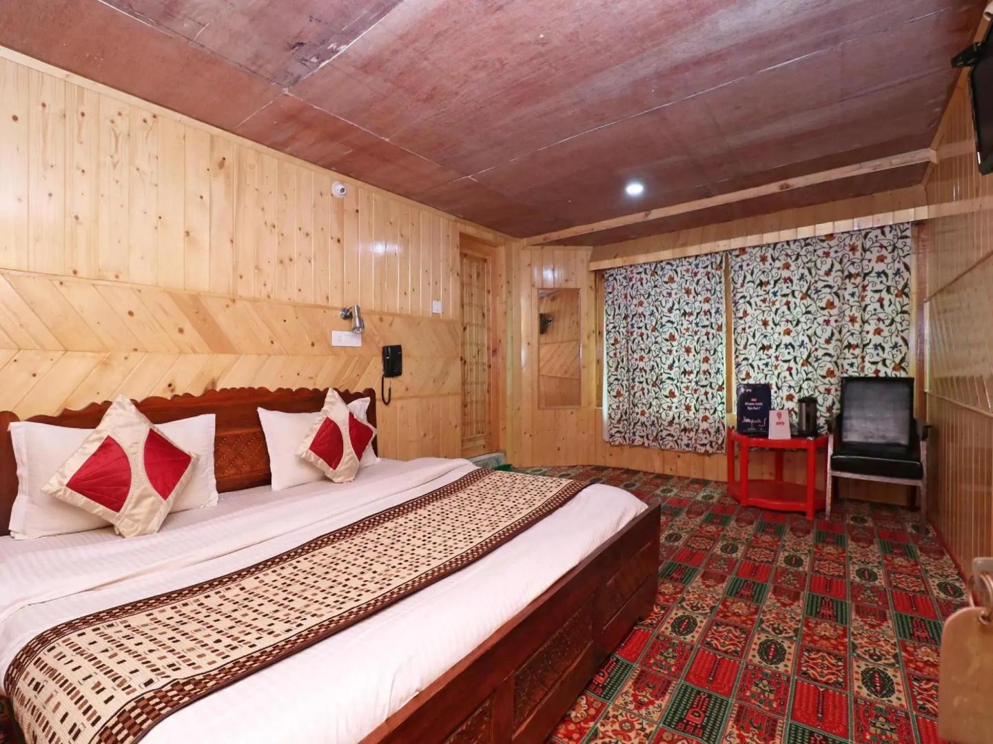Oyo 18770 Hotel Indian Palace