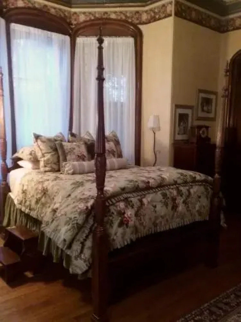 Overlook Mansion Bed and Breakfast