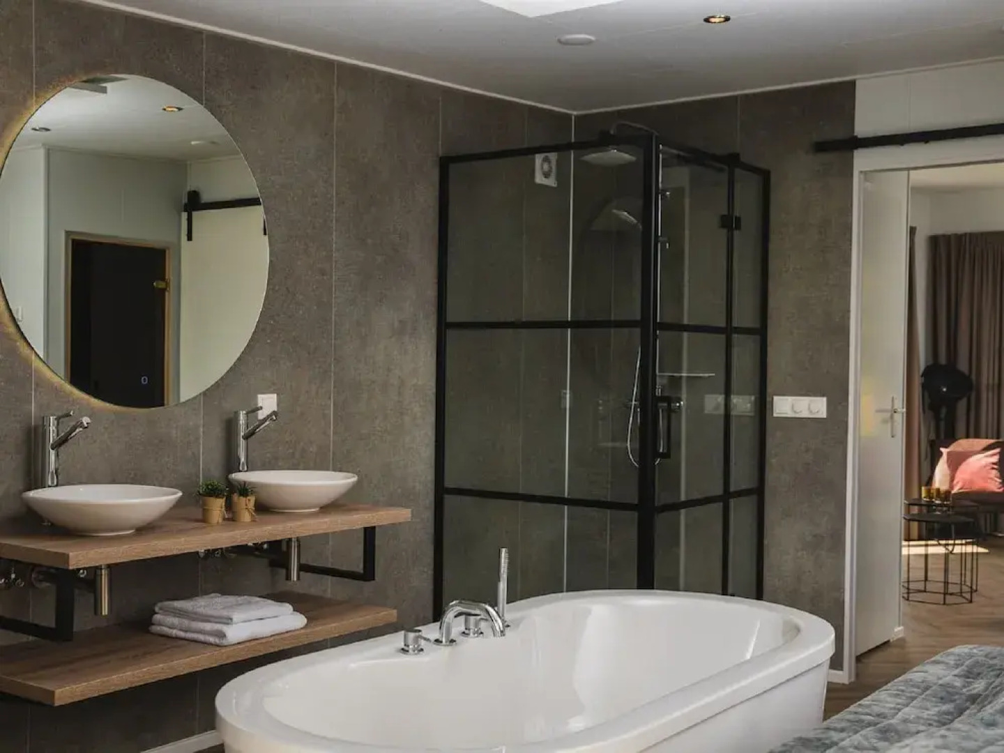 Cozy Chalet With Garden, at the Edge of the Forest